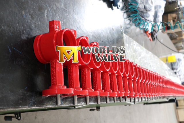 Absperrklappe mit gerillter Zwischenlage und gummierter Scheibe