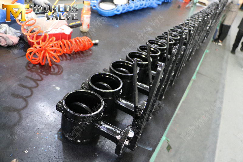 Rilled-End-Wafer-Butterfly-Valve-mit-H-Hebel